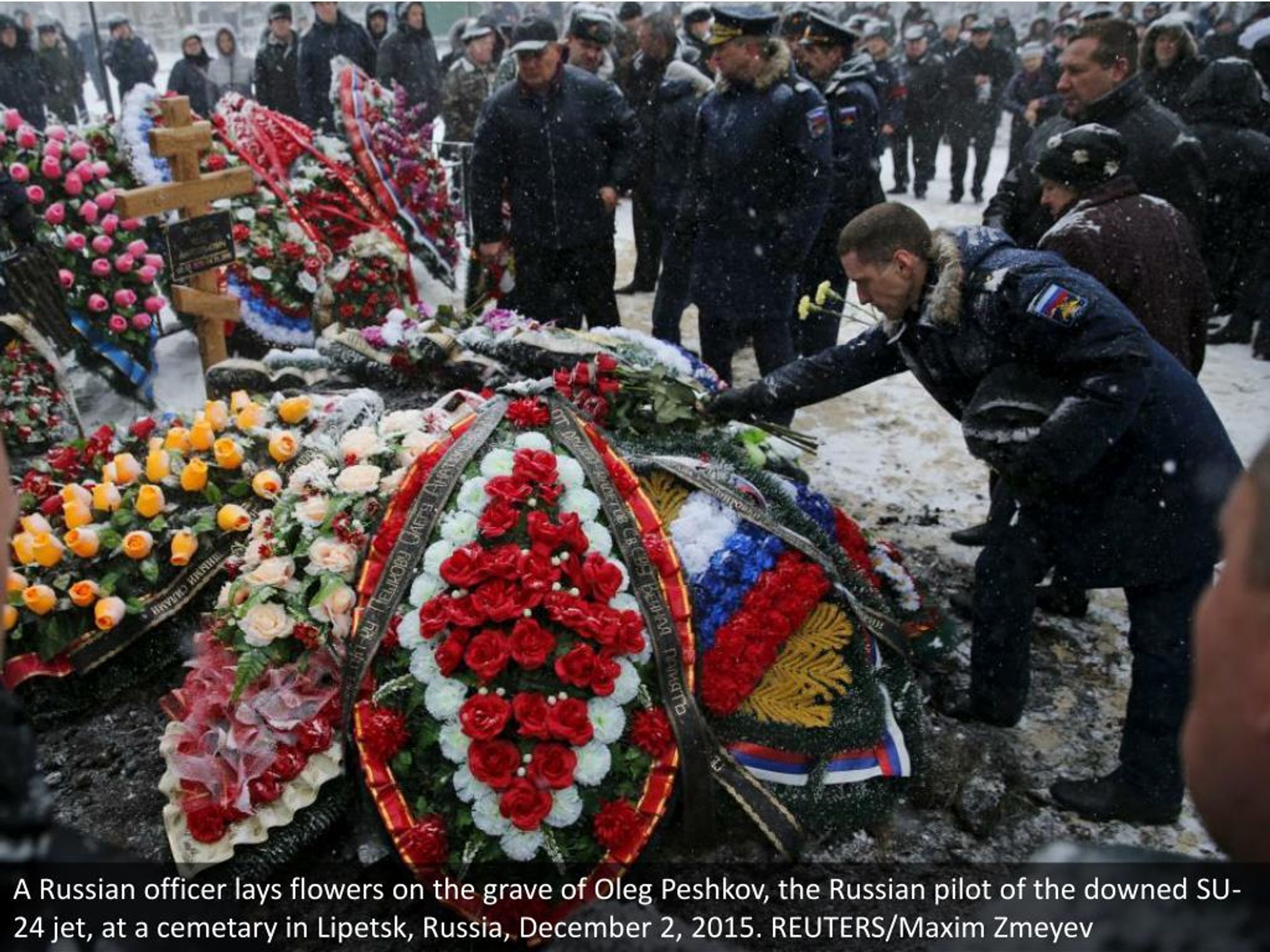 Где похоронен летчик. Похороны Олега Пешкова. Семья сбитого турками летчика Олега Пешкова.